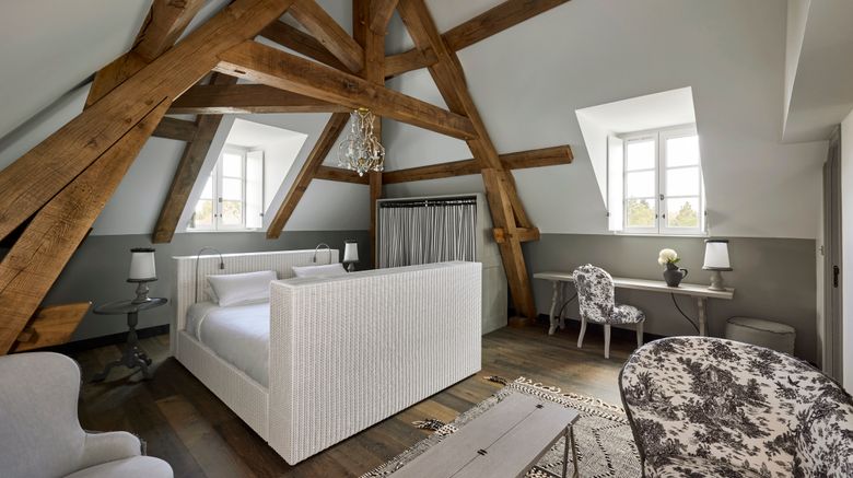 <b>COMO Le Montrachet Room</b>. Images powered by <a href="https://www.leonardoworldwide.com/" title="Leonardo Worldwide" target="_blank">Leonardo</a>.