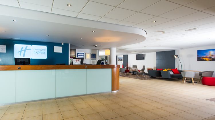 Holiday Inn Express Exterior