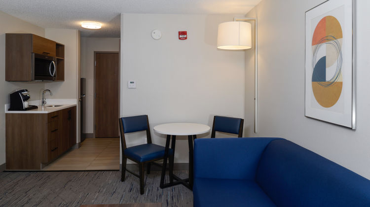 Holiday Inn Express Hotel & Suites Suite