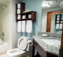 V Hotel Dayton South Room