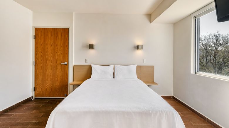 <b>One Salina Cruz Room</b>. Images powered by <a href="https://www.leonardoworldwide.com/" title="Leonardo Worldwide" target="_blank">Leonardo</a>.