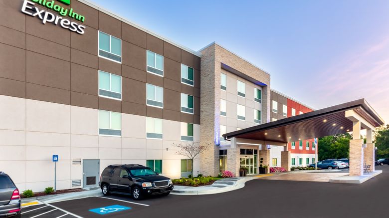 <b>Holiday Inn Express Calhoun South Exterior</b>. Images powered by <a href="https://www.leonardoworldwide.com/" title="Leonardo Worldwide" target="_blank">Leonardo</a>.