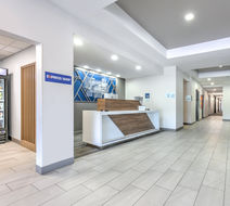 Holiday Inn Express Marshall Exterior