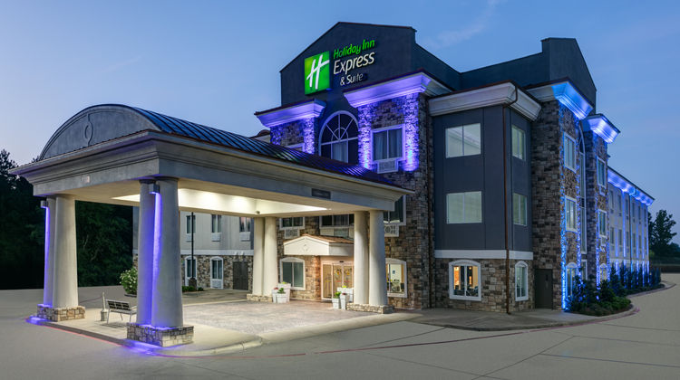 Holiday Inn Express Marshall Exterior