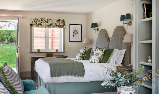Montagu Arms Hotel Room