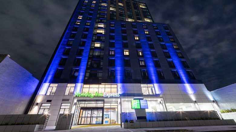 Holiday Inn Exp Long Island City Exterior. Images powered by <a href="https://www.leonardoworldwide.com" target="_blank" rel="noopener">Leonardo</a>.