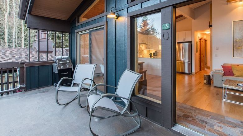 <b>The Vail Racquet Club Mountain Resort Room</b>. Images powered by <a href="https://www.leonardoworldwide.com/" title="Leonardo Worldwide" target="_blank">Leonardo</a>.
