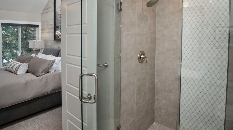 <b>The Vail Racquet Club Mountain Resort Room</b>. Images powered by <a href="https://www.leonardoworldwide.com/" title="Leonardo Worldwide" target="_blank">Leonardo</a>.