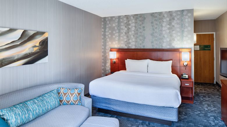 <b>Courtyard Cincinnati Blue Ash Room</b>. Images powered by <a href="https://www.leonardoworldwide.com/" title="Leonardo Worldwide" target="_blank">Leonardo</a>.