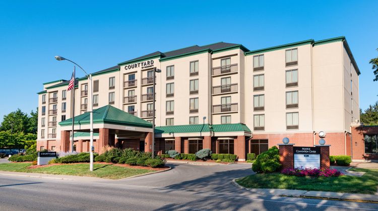 Courtyard Bloomington Exterior