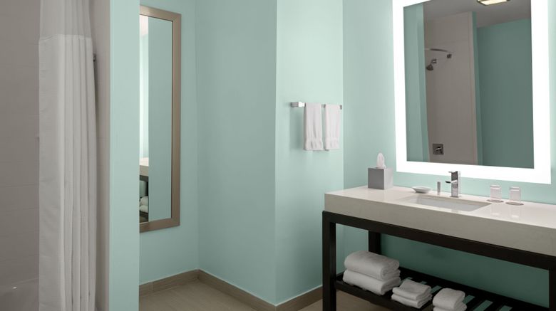 <b>Courtyard Nassau Downtown/Junkanoo Beach Room</b>. Images powered by <a href="https://www.leonardoworldwide.com/" title="Leonardo Worldwide" target="_blank">Leonardo</a>.