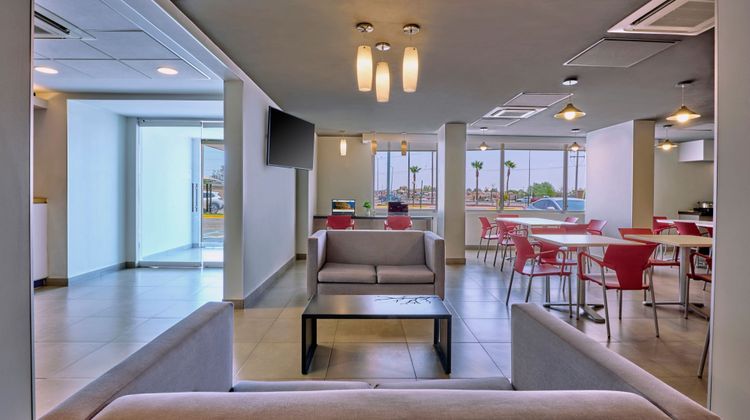 City Express Junior by Marriott Lobby