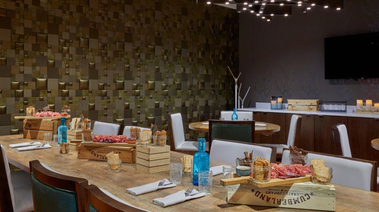 Calgary Airport Marriott In-Terminal Restaurant