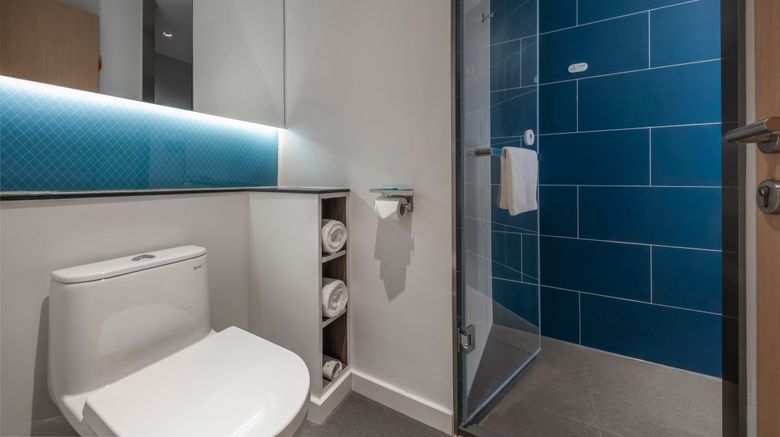 <b>Holiday Inn Express Silver Beach Room</b>. Images powered by <a href="https://www.leonardoworldwide.com/" title="Leonardo Worldwide" target="_blank">Leonardo</a>.