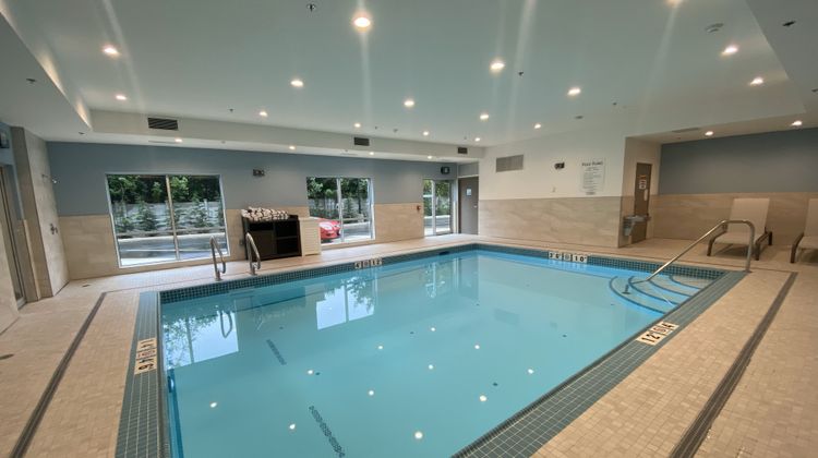 Holiday Inn Express/Stes Courtenay Comox Pool