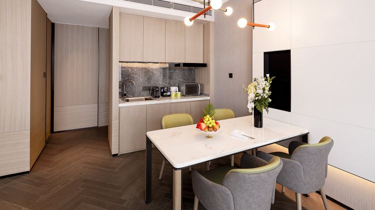 Holiday Inn Express Qingdao Jinshui Suite