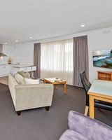 Fawkner Suites & Apartments