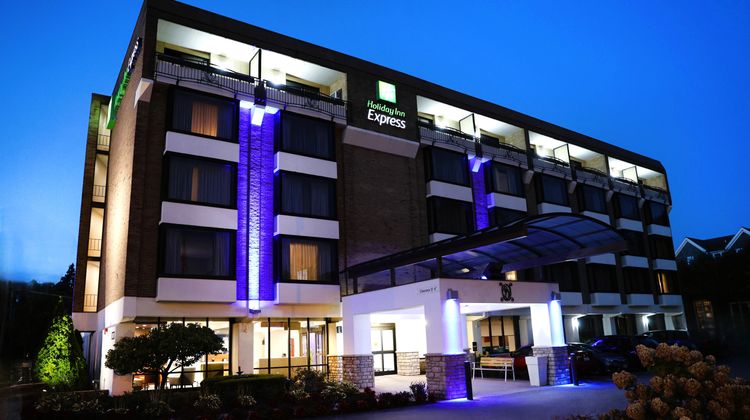Holiday Inn Express-Detroit/Birmingham Exterior