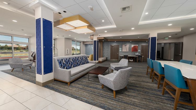 Holiday Inn Express & Suites China Lake Exterior