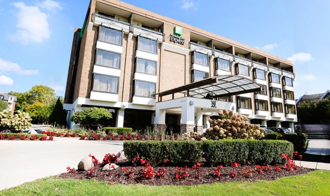 Holiday Inn Express-Detroit/Birmingham Exterior