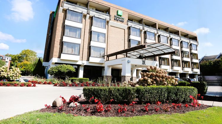 Holiday Inn Express-Detroit/Birmingham Exterior