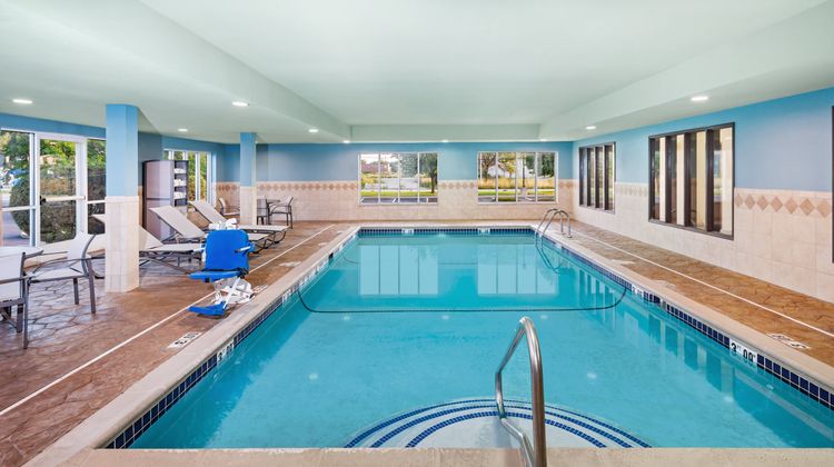 Holiday Inn Express Hotel & Suites Pool