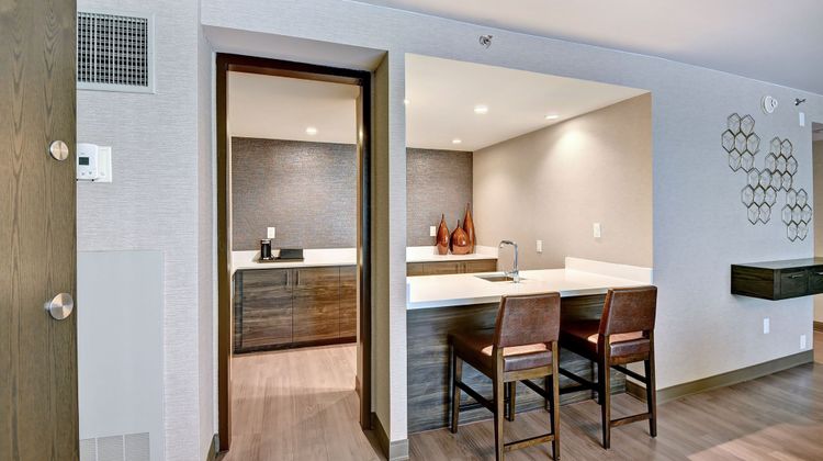 Marriott Tulsa Hotel Southern Hills Suite