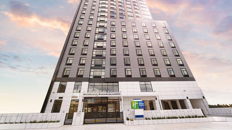 <b>Holiday Inn Exp Long Island City Exterior</b>. Images powered by <a href="https://www.leonardoworldwide.com/" title="Leonardo Worldwide" target="_blank">Leonardo</a>.