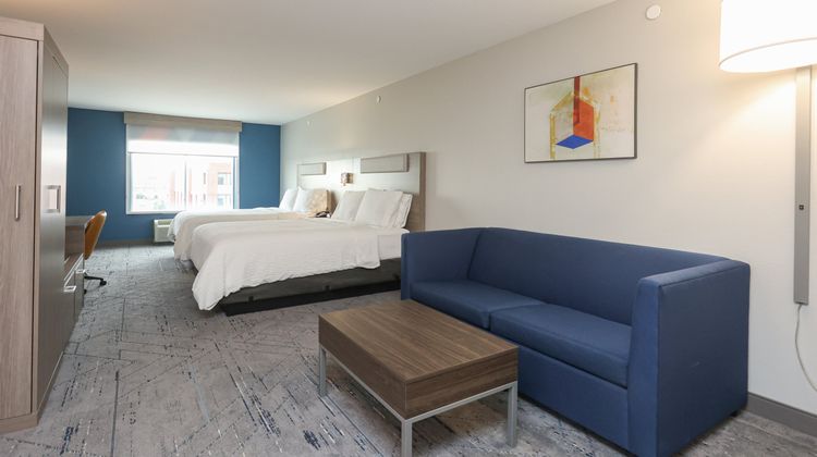 Holiday Inn Express Hotel & Suites Bixby Suite