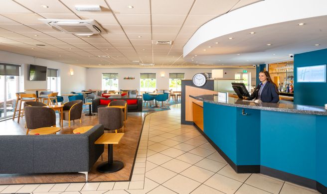 Holiday Inn Express Gloucester South Exterior