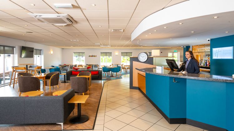 Holiday Inn Express Gloucester South Exterior