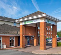 Holiday Inn Express Gloucester South Exterior