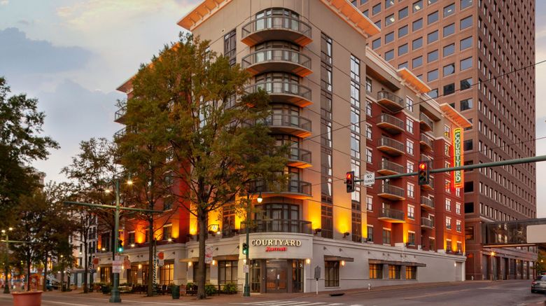 Courtyard Memphis Downtown Exterior. Images powered by <a href="https://www.leonardoworldwide.com" target="_blank" rel="noopener">Leonardo</a>.