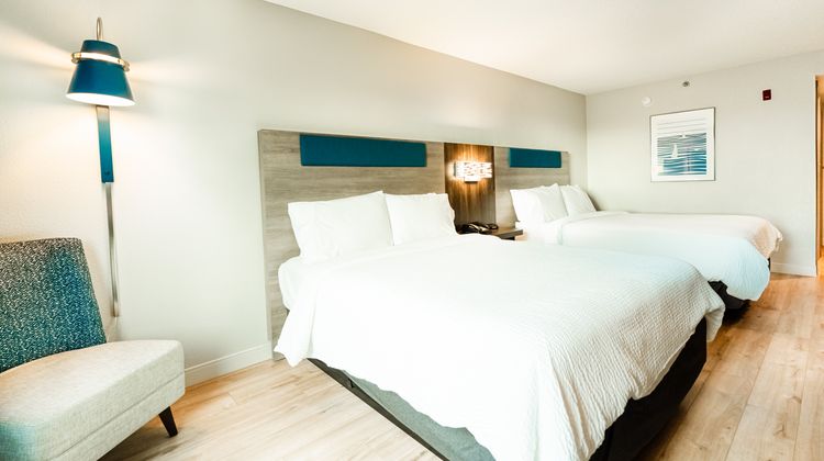 Holiday Inn Express & Suites Cocoa Beach Room