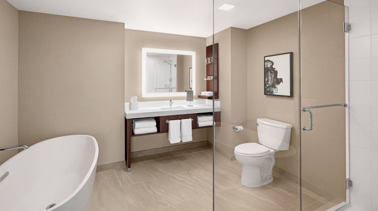 Delta Hotels by Marriott Thunder Bay Room