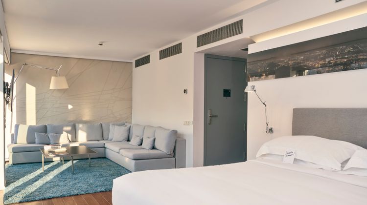 Periscope Hotel Suite