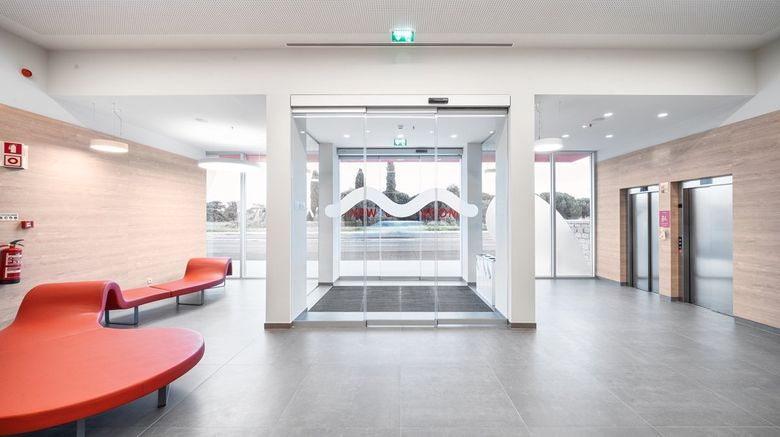 <b>Moov Hotel Oeiras Lobby</b>. Images powered by <a href="https://www.leonardoworldwide.com/" title="Leonardo Worldwide" target="_blank">Leonardo</a>.