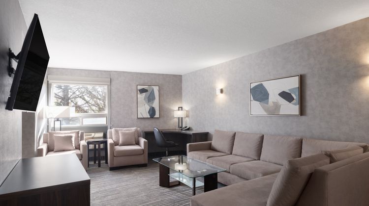 Holiday Inn Calgary Airport Suite