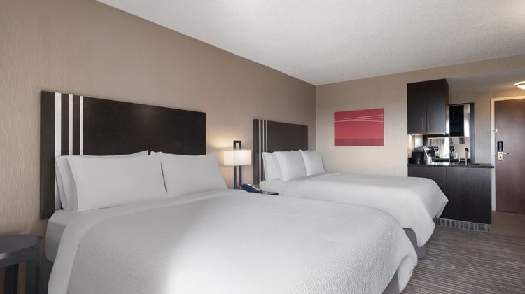 Holiday Inn Calgary Airport Room