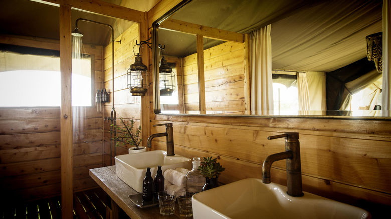 <b>Singita Mara River Tented Camp Room</b>. Images powered by <a href="https://www.leonardoworldwide.com/" title="Leonardo Worldwide" target="_blank">Leonardo</a>.