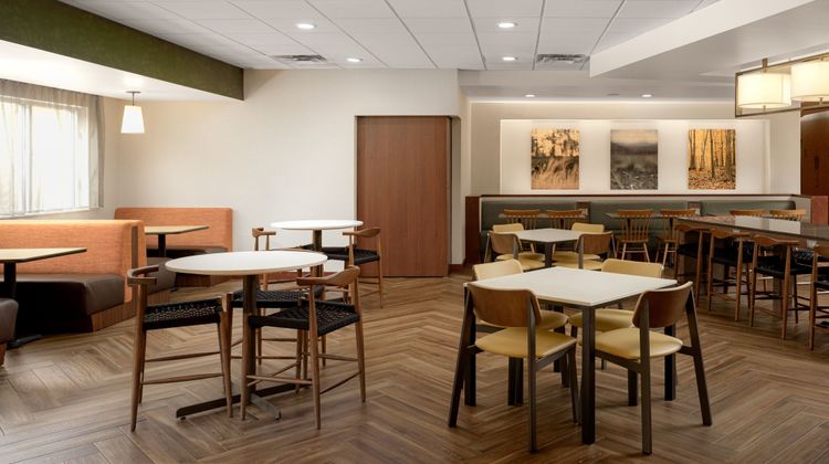 Fairfield Inn & Suites Columbia Restaurant