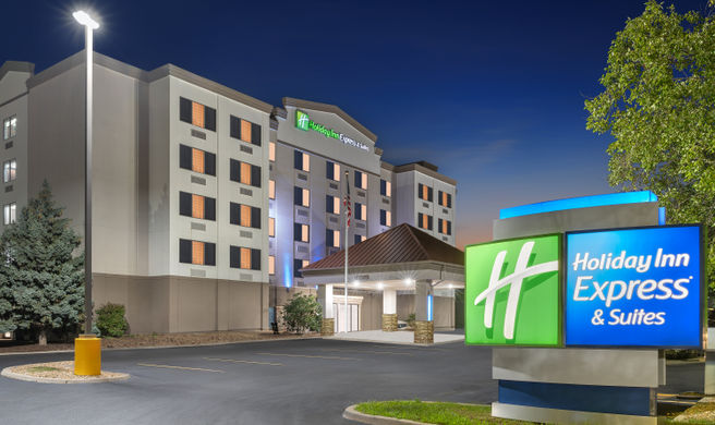Holiday Inn Express & Suites Exterior