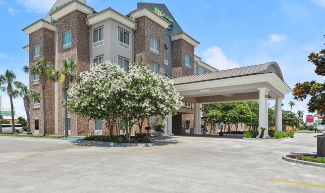 Holiday Inn Express & Suites Gonzales Exterior