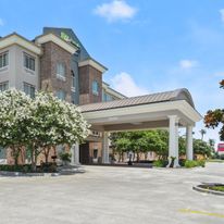 Holiday Inn Express & Suites Gonzales