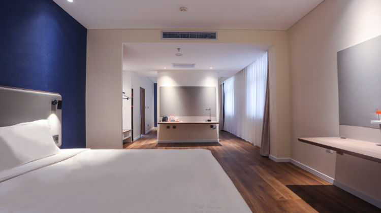 Holiday Inn Express Exhibition Center Room