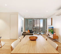 Astra Apartments Melbourne Docklands Room