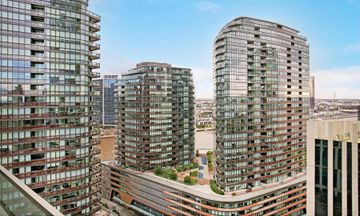 Astra Apartments Melbourne Docklands