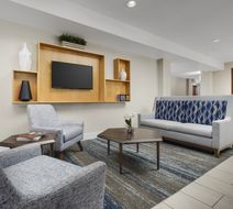 Holiday Inn Express Rochester NE Exterior