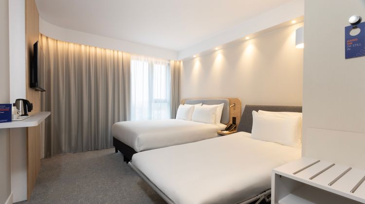 Holiday Inn Express Airport Suite