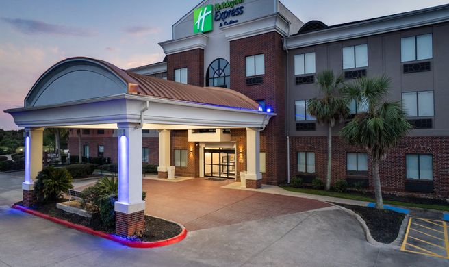 Holiday Inn Express Hotel & Suites Exterior